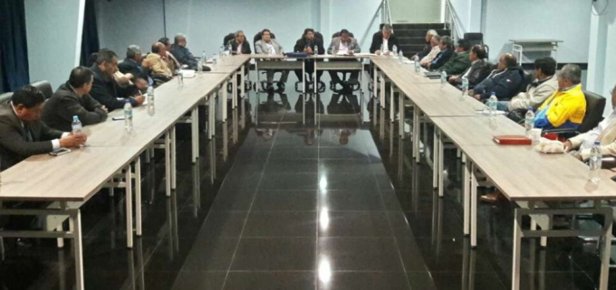 El gremio de choferes estuvo reunido desde el martes para definir su respaldo de cara a la segunda vuelta. 