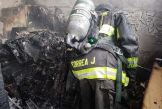 Los Bomberos sofocaron el incendio en el tercer piso del colegio