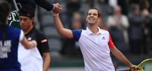 Gasquet elimina a Nishikori y avanza a cuartos en Roland Garros