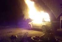 Vehículo de la Policía Nacional fue incinerado
