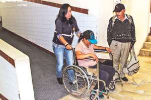 Las rampas ubicadas en sitios p&uacute;blicos, especialmente en hospitales, son de gran ayuda. Foto: Ministerio de Salud