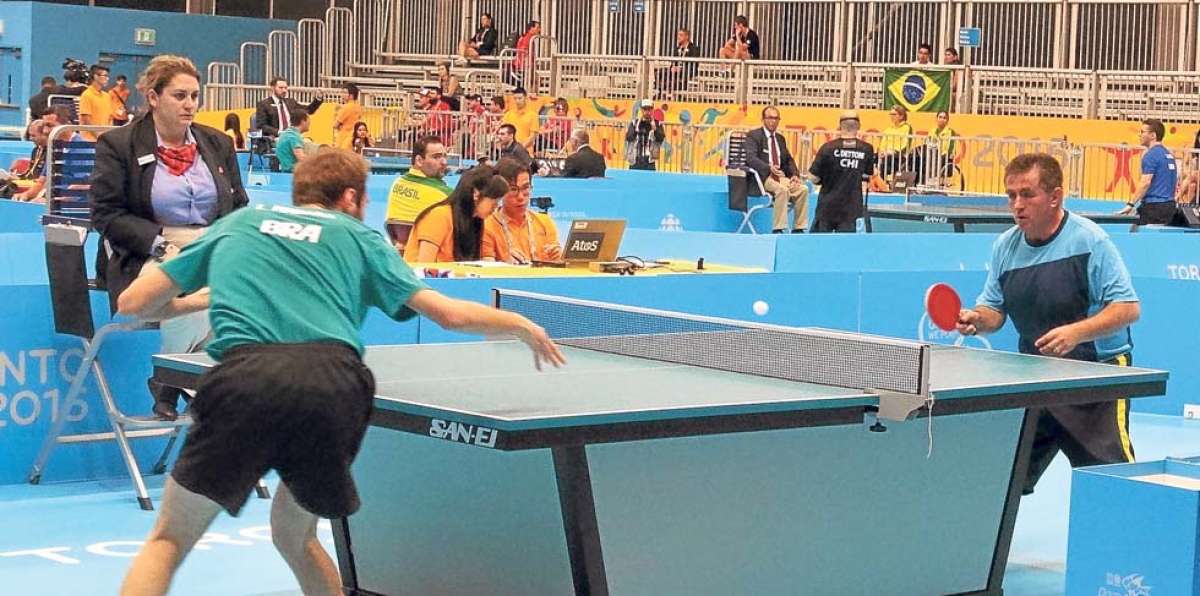 Pa&uacute;l Polo Astudillo (d) se enfrent&oacute; al brasile&ntilde;o Luiz Guarnieri en las semifinales de la cita continental. Foto: cortes&iacute;a Comit&eacute; Paral&iacute;mpico Ecuatoriano