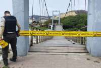 Un puente peatonal en la parroquia Canoa del cantón San Vicente, en Manabí, se cayó; hubo nueve heridos.