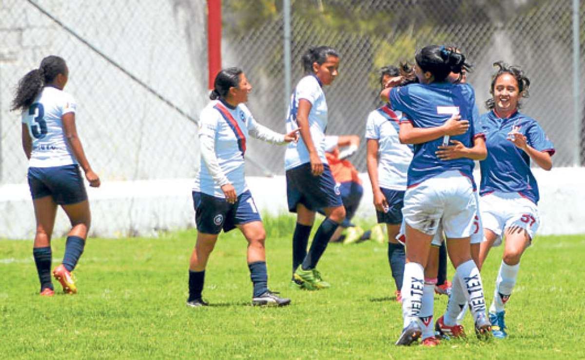 Quito FC gole&oacute; 4-1 a Liga de Quito (i) en el estadio parroquial de la Mitad del Mundo. Foto: Santiago Aguirre.