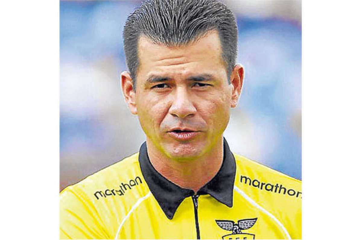 El &aacute;rbitro ecuatoriano Carlos Vera dirigir&aacute; en el Mundial Brasil 2014.