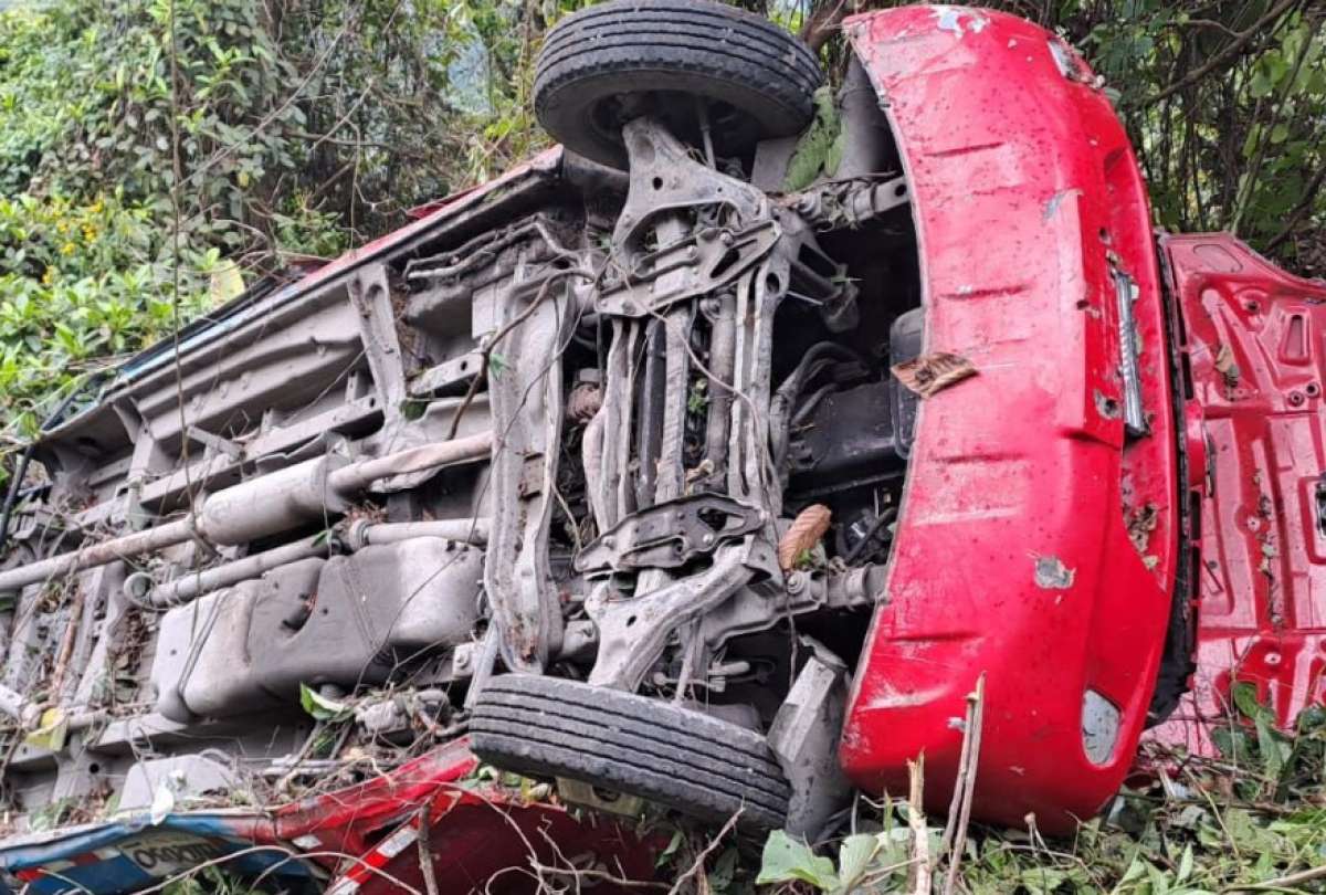Bus cayó a un abismo en Colombia y dejó 19 heridos