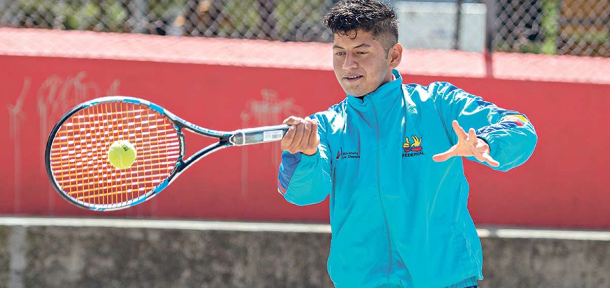 Steeven Tigrero Pl&uacute;as naci&oacute; en Babahoyo y desde que vio a Nadal en la televisi&oacute;n se enamor&oacute; del tenis. 