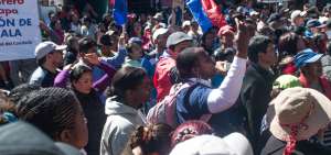 Varios centenares de moradores de los barrios del noroccidente de Quito protestaron en contra del proyecto de transporte el martes pasado en La Delicia.