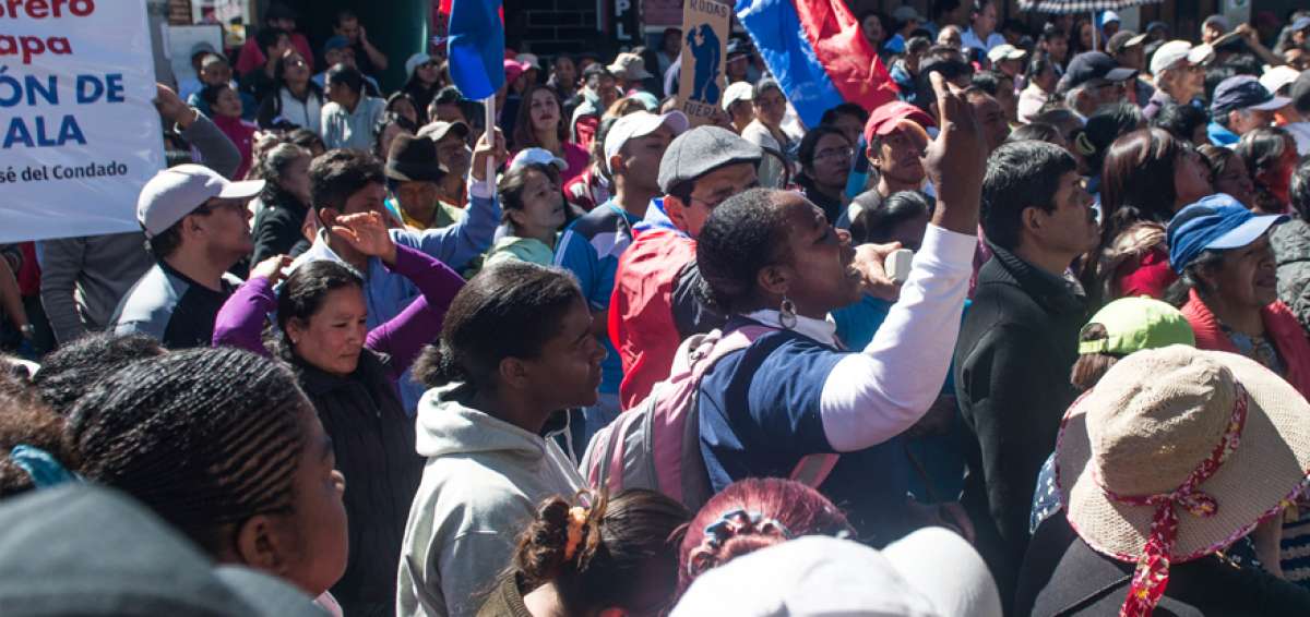 Varios centenares de moradores de los barrios del noroccidente de Quito protestaron en contra del proyecto de transporte el martes pasado en La Delicia.