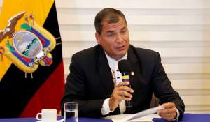 El Mandatario brind&oacute; una rueda de prensa desde el Aeropuerto Mariscal Sucre de la capital ecuatoriana. Foto: Presidencia