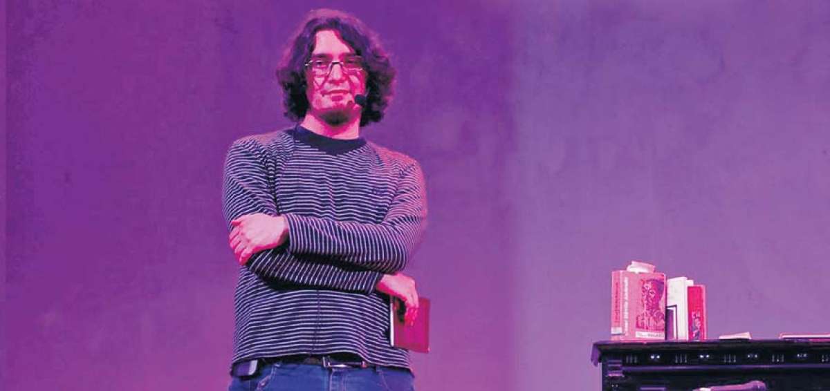 Doble llamado a la muerte: Sobre Revólver escorpión, de Juan Romero Vinueza