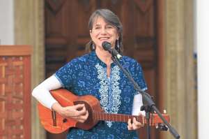 Junto a Hevia espera realizar conciertos pr&oacute;ximamente en Cuba y Venezuela para presentar el nuevo CD que incluye dos temas de Silvio Rodr&iacute;guez. Foto: Cortes&iacute;a
