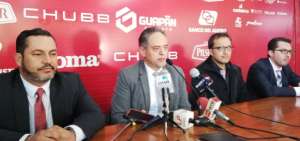 Claudio Pe&ntilde;aherrera, presidente del Deportivo Cuenca encabez&oacute; la rueda de prensa.