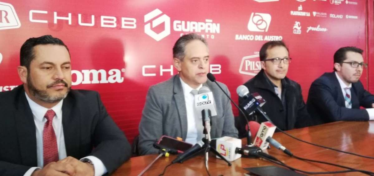 Claudio Pe&ntilde;aherrera, presidente del Deportivo Cuenca encabez&oacute; la rueda de prensa.