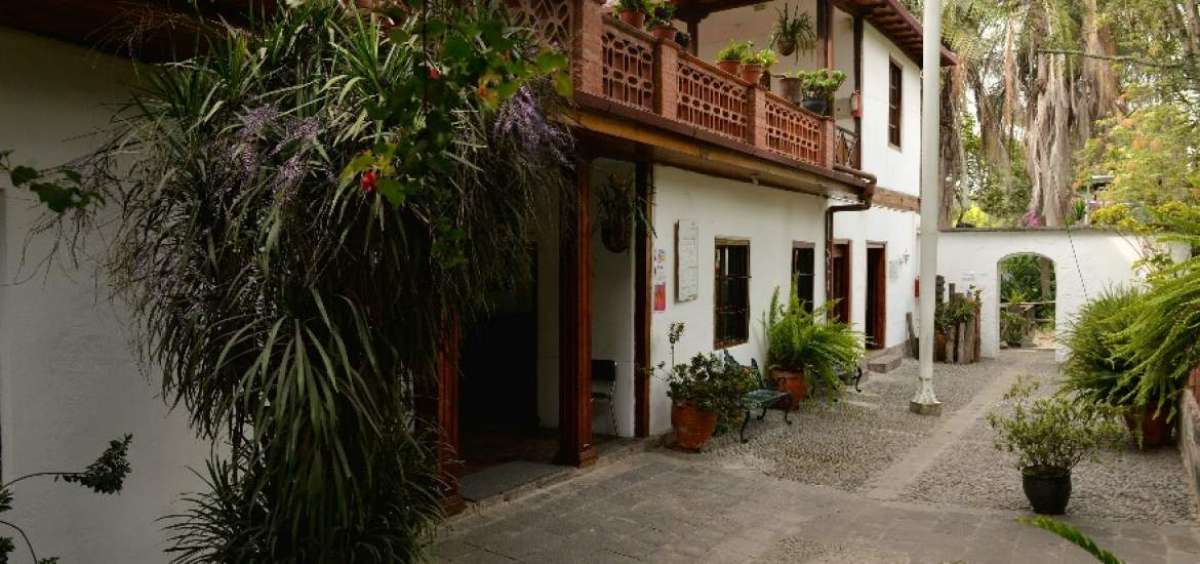 La quinta de Mera se volvi&oacute; un museo en el que se exhiben la sobras, pinturas y trabajos de esta familia de intelectuales ambate&ntilde;os. Hay tambi&eacute;n jardines bot&aacute;nicos y senderos para pasear.