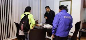 En este caso, la madrugada del domingo 4 de mayo, siete inmuebles fueron allanados por personal de la Fiscal&iacute;a, en Quito y Guayaquil.