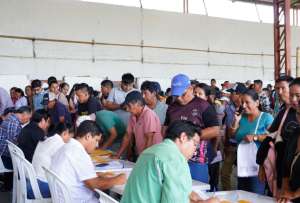 Productores de maíz en Guayas reciben fertilizantes para enfrentar daños por el invierno