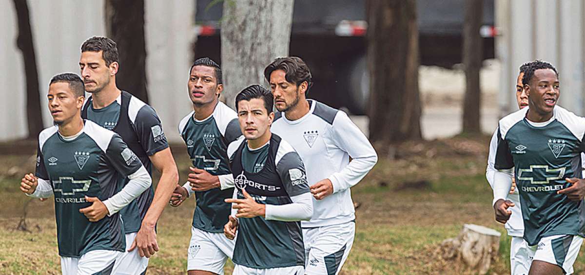 &rarr;Los jugadores de Liga de Quito se entrenaron durante la semana en el complejo ubicado en Pomasqui para preparar el encuentro ante Emelec.  