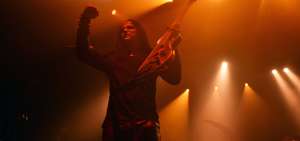 El bajista Rusty Cornell &minus;reemplazo de Mia Wallace&minus; durante el show de Abbath en Filadelfia, Estados Unidos. All&iacute; los noruegos tocaron junto con Obituary.