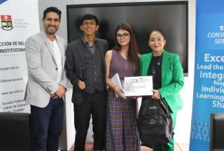 Ivonne Ayala (centro) obtuvo el tercer lugar en el mundo entre mujeres programadoras de inteligencia artificial. 