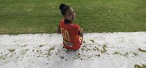 Desde temprana edad la delantera ecuatoriana Nayely Bola&ntilde;os, de 16 a&ntilde;os, empez&oacute; a germinar su pasi&oacute;n por el f&uacute;tbol en su ciudad natal, Ventanas (Los R&iacute;os), y luego en el club Siete de Febrero dio el salto al profesionalismo.
