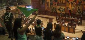 Durante los debates realizados en el Pleno de la Asamblea Nacional sobre la despenalizaci&oacute;n del aborto, en casos de violaci&oacute;n, colectivos feministas han sido testigos presenciales de la discusi&oacute;n de los legisladores. 