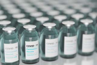 Una cuarta vacuna contra el covid-19 “podría ser necesaria”, dice CEO de Pfizer