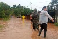 Las lluvias provocaron inundaciones y deslizamientos de tierra en Orellana y Napo.