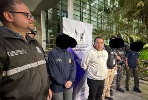 Los detenidos  habr&iacute;an facilitado la salida irregular de ciudadanos mediante suplantaci&oacute;n de identidad.