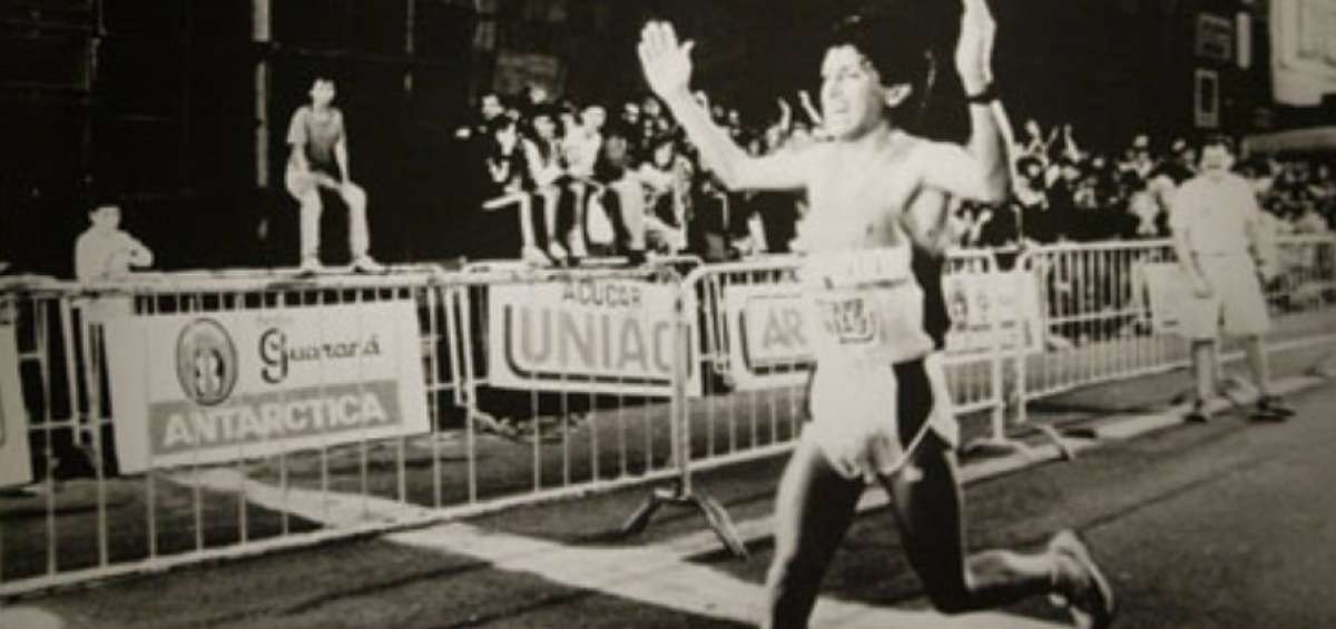 En 1986 fue el primero de sus 4 triunfos. Lleg&oacute; a la meta en 36m45s. El circuito fue de 12.600 metros.