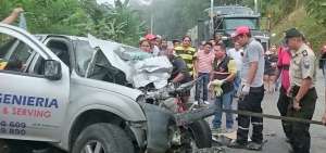 El tr&aacute;iler causante del accidente ocurrido ayer en Manab&iacute; afect&oacute; a varios veh&iacute;culos y a una casa de ca&ntilde;a que estaba desocupada.