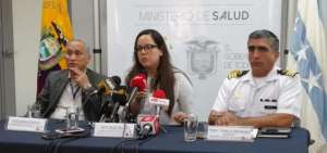 Autoridades de salud ofrecen detalles durante una rueda de prensa sobre el AH1N1.