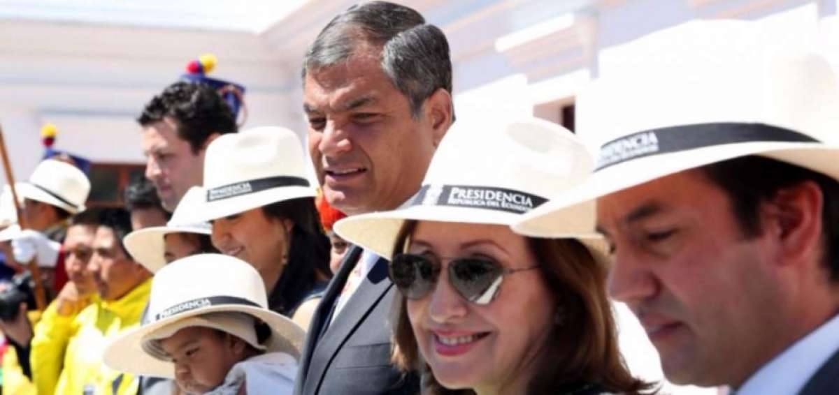 El presidente Rafael Correa, junto a Doris Soliz y otras dignidades presenciaron el cambio de Guardia.