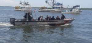 En la b&uacute;squeda del ciudadano colombiano participaron la Armada, Polic&iacute;a y Bomberos.