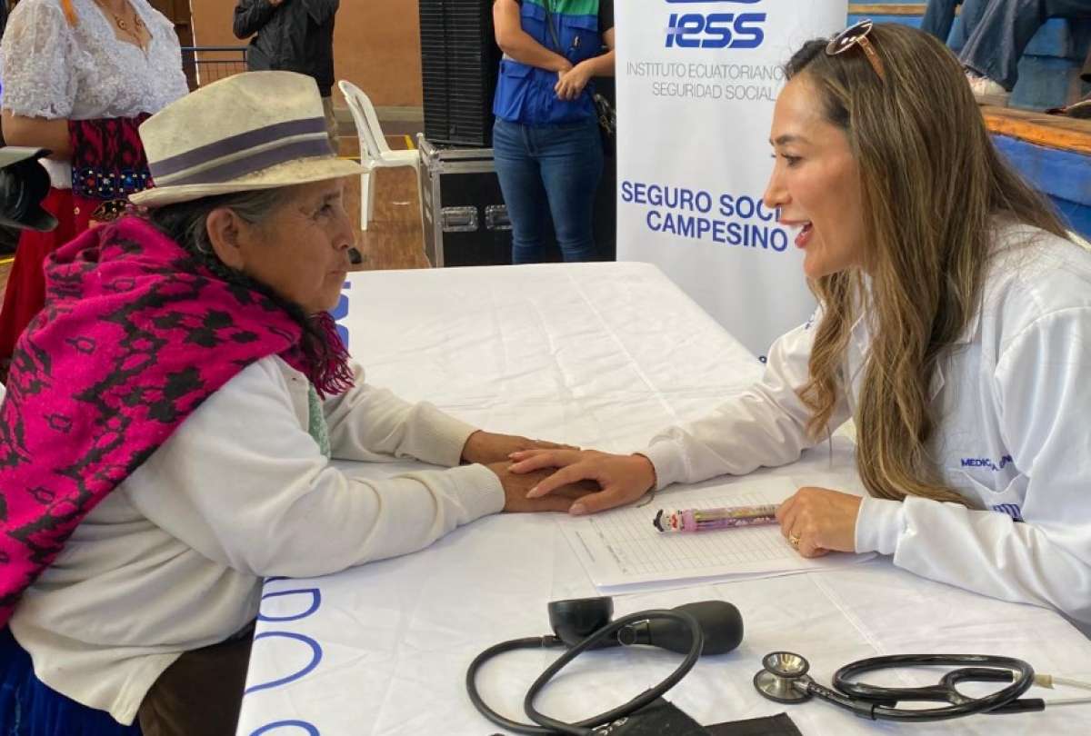 Gobierno entrega 20 dispensarios de salud rural rehabilitados en Azuay