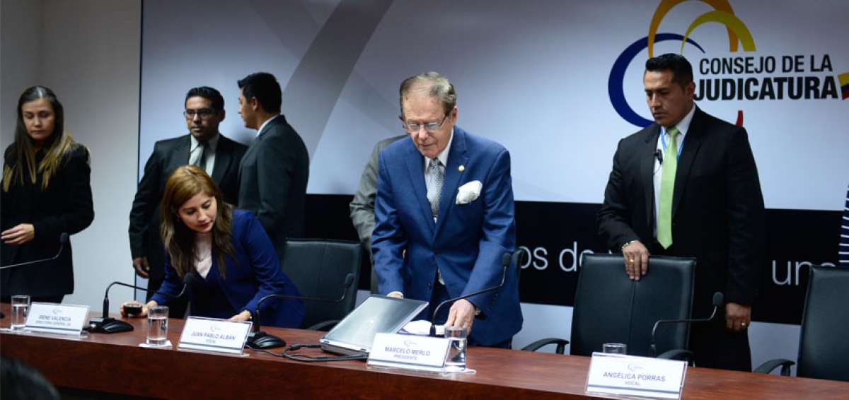 El presidente del organismo judicial, Marcelo Merlo Jaramillo, con los vocales, contest&oacute; cada uno de los cuestionamientos de la prensa capitalina.