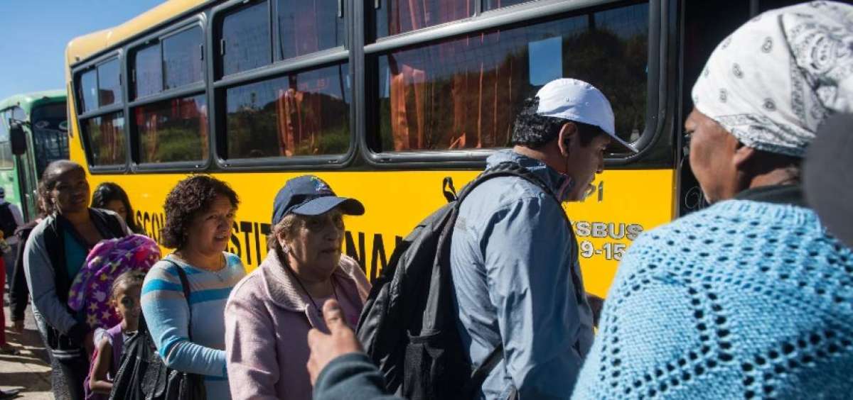 El lunes, quienes quer&iacute;an viajar desde el valle de Tumbaco debieron utilizar medios alternativos debido al paro.