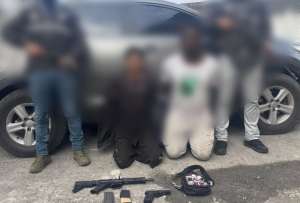 Operativo policial en El Triunfo deja siete liberados y dos aprehendidos por robo de carros