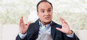 Oswaldo Land&aacute;zuri. Analista Econ&oacute;mico. 