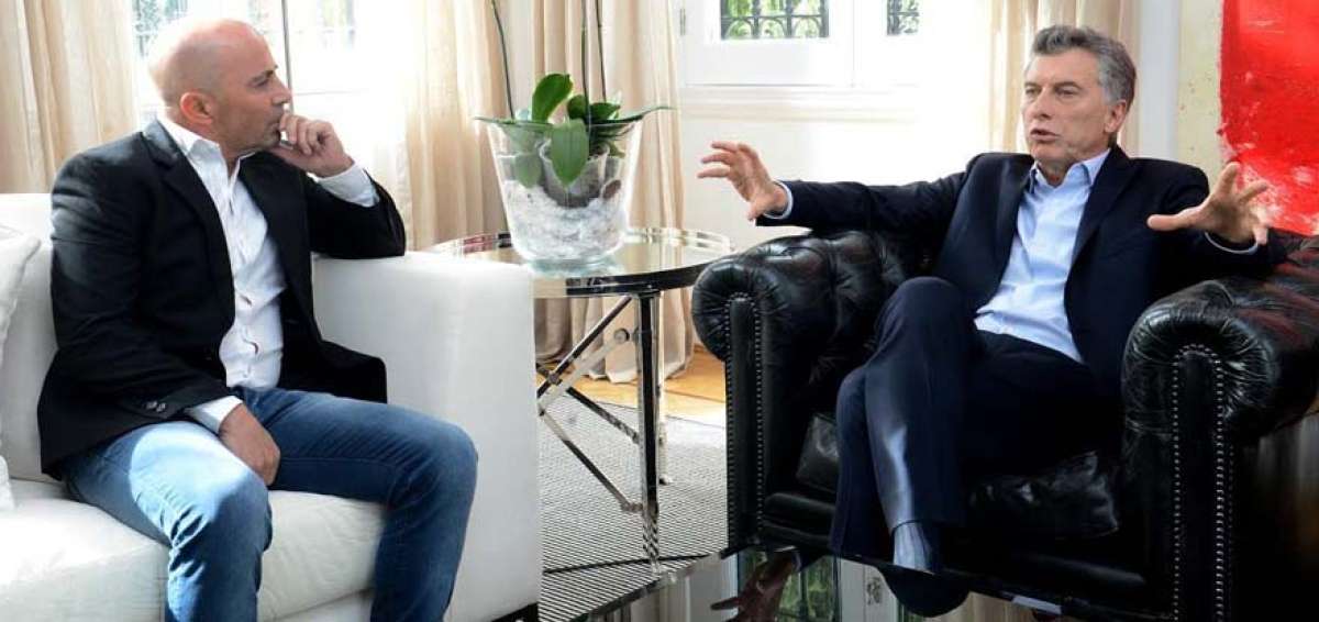 Presidente argentino recibe a Sampaoli tras una gira con dos triunfos