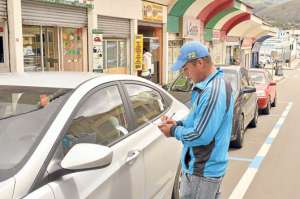 Parqueo en la Calder&oacute;n y Cajas vale $ 0,40