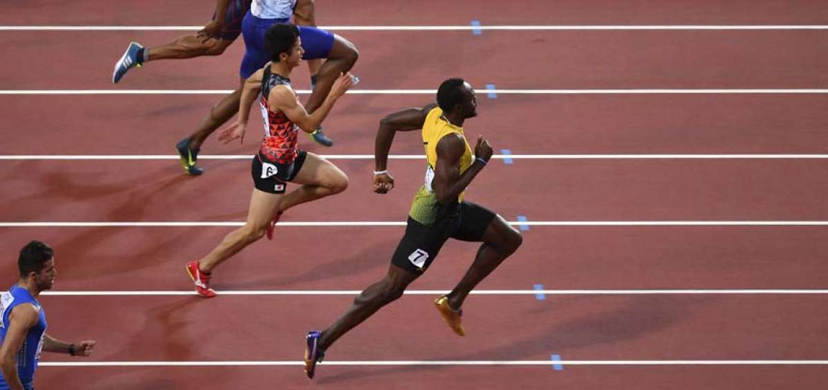El 'rey' Bolt supera primer obst&aacute;culo hacia una despedida gloriosa