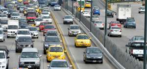 El elevado tr&aacute;fico vehicular de las horas pico impulsa a los conductores a incurrir en contravenciones.