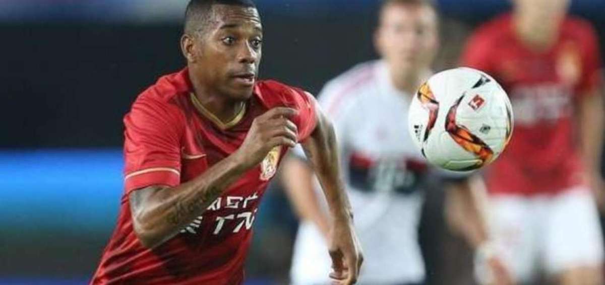 Robinho viene de ser campe&oacute;n en China con el Guangzhou Evergrande que dirige Luiz Felipe Scolari.