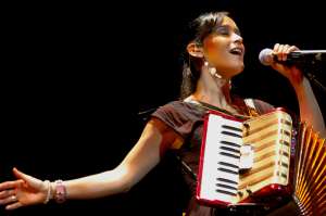 Julieta Venegas lidera el ranking latino de la Billboard en Estados Unidos