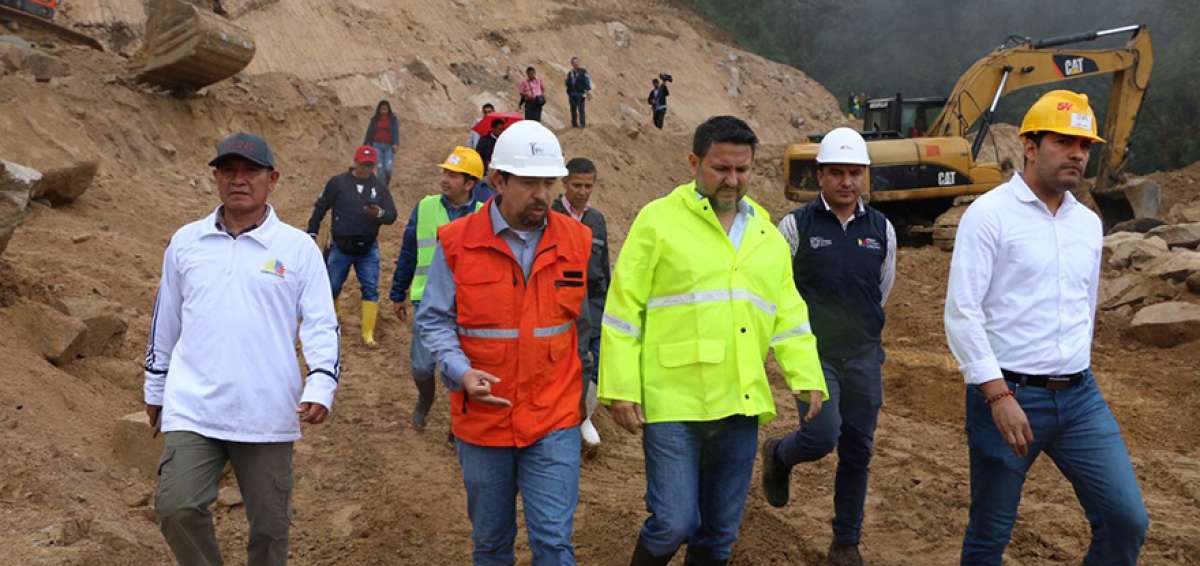 El ministro Gabriel Mart&iacute;nez constat&oacute; la construcci&oacute;n de obras de drenaje y estabilizaci&oacute;n de taludes en los tramos Papallacta-Baeza y Baeza-Cotundo.