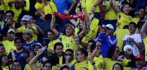Fan&aacute;ticos en Quito ans&iacute;an el triunfo de la 'Tri' en Colombia