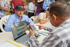 En territorio, los t&eacute;cnicos acompa&ntilde;an el proceso.