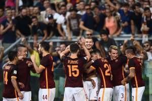 La Roma fue superior a su rival, que acab&oacute; jugando con 10 por la expulsi&oacute;n por doble amarilla del lateral franc&eacute;s Patrice Evra. Foto: Agencia AFP