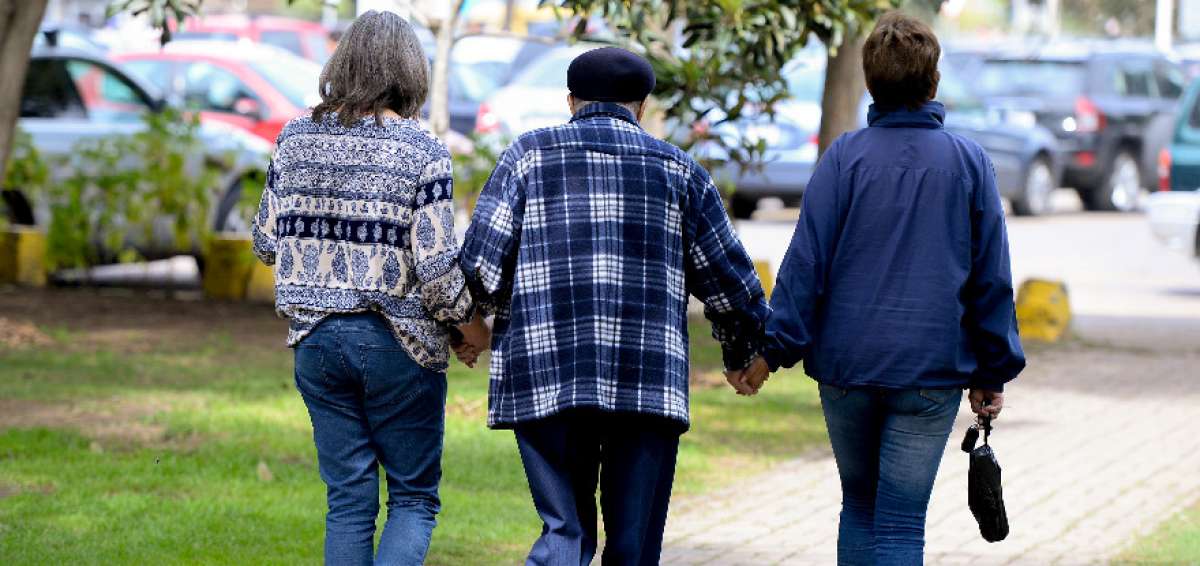 Adem&aacute;s del apoyo de la familia, los pacientes con el mal del alzh&eacute;imer necesitan tratamiento farmacol&oacute;gico para retardar la enfermedad. 